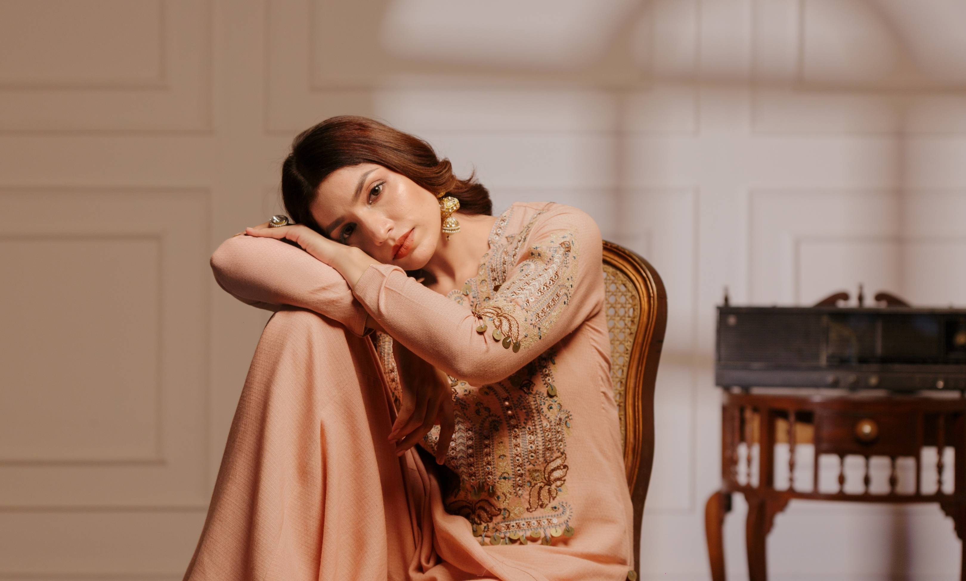 The Quiet Presence - Mobile Image 1